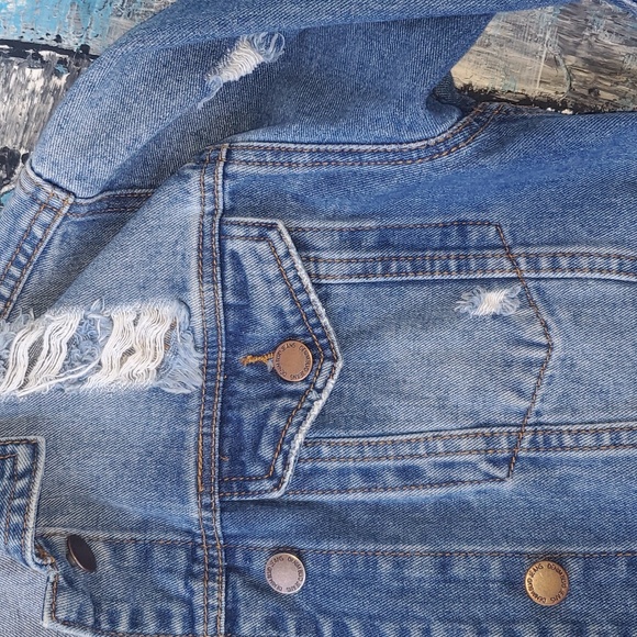 Denim Blvd Los Angeles womens distressed cropped jean jacket - Picture 3 of 12